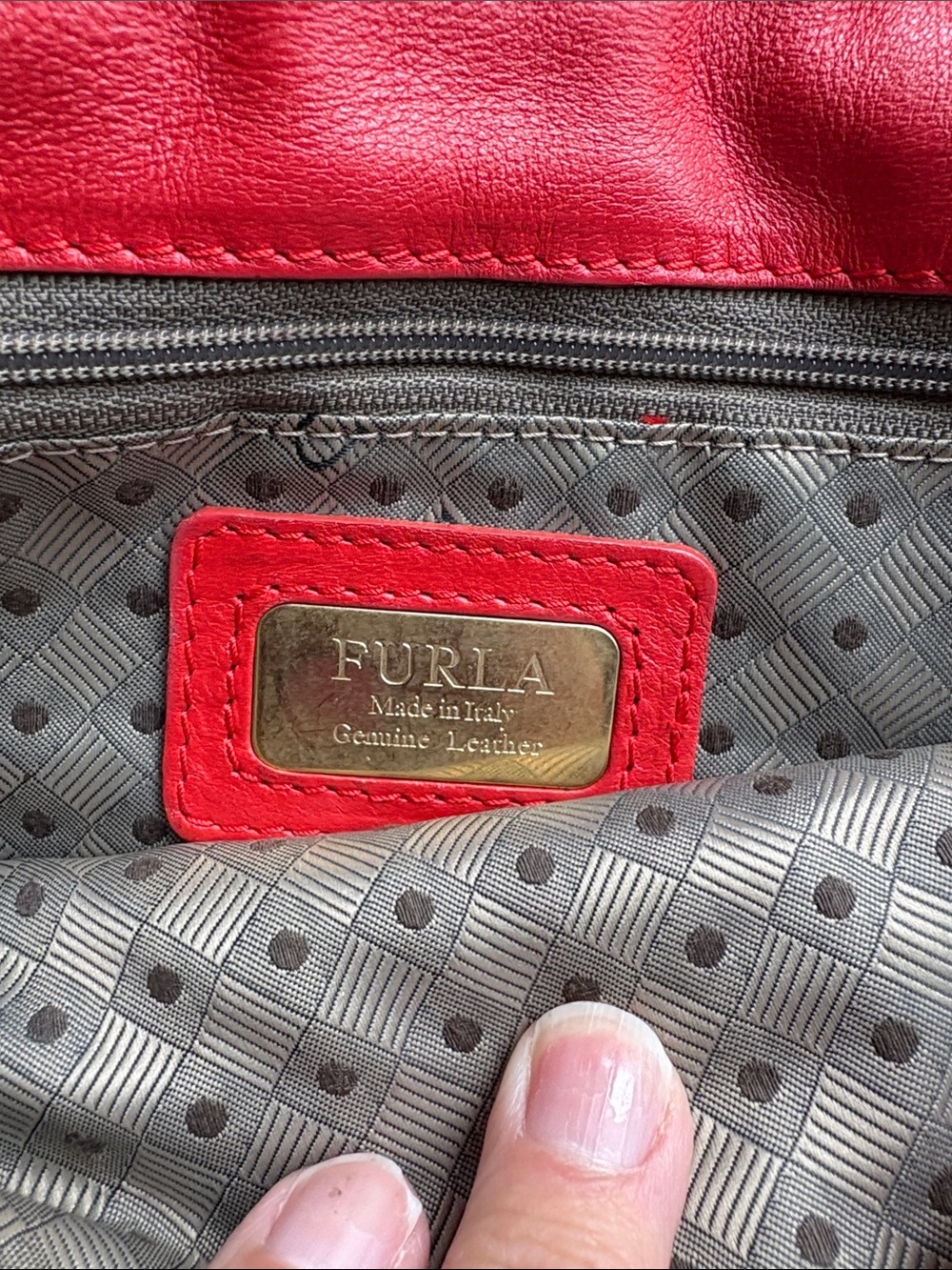 Beautiful Red Furla Bow
Clutch w/removable gold chain calfskin leather VTG - Picture 7 of 15